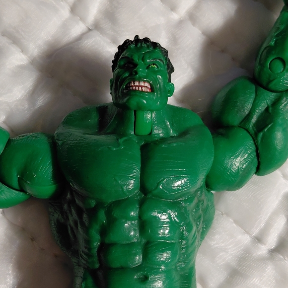 Marvel Green Hulk Action Figure - Picture 3 of 11